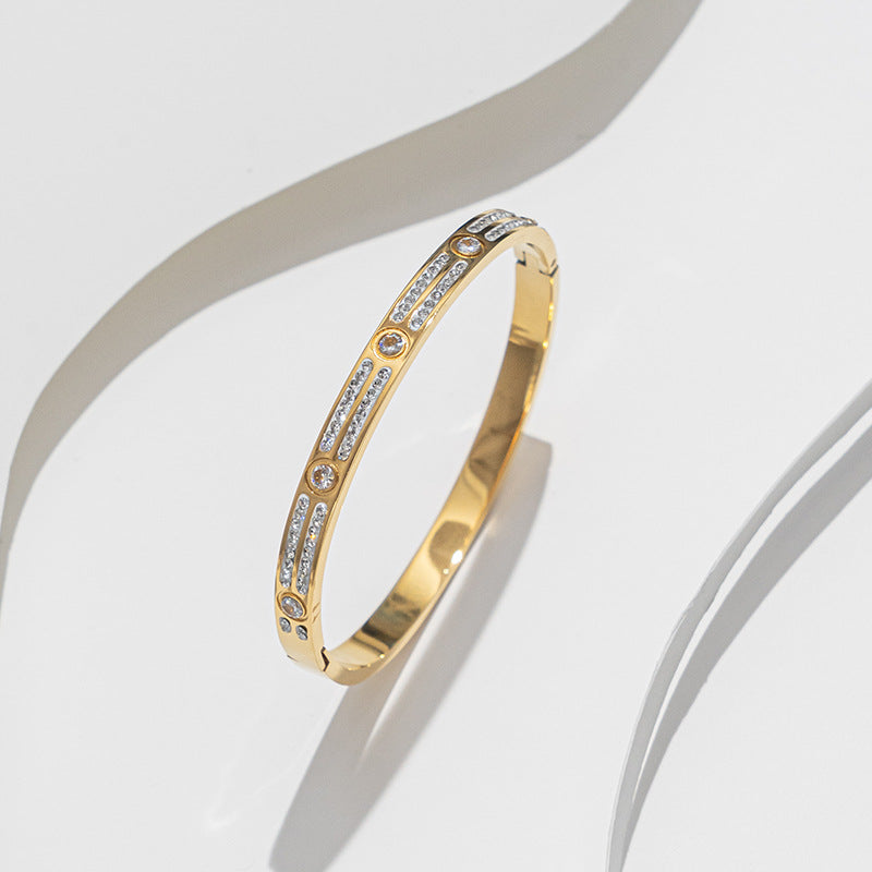Bracciale Minimalista in Acciaio Inossidabile da Donna con Placcatura in Acciaio al Titanio e Intarsio di Strass a Forma Geometrica Ovale