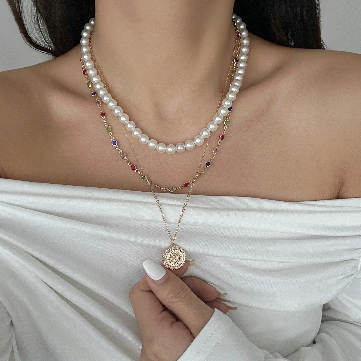 Minimalist Moon-Shaped Alloy Pendant Necklace with Imitation Pearl Accents and Plated Finish for Women