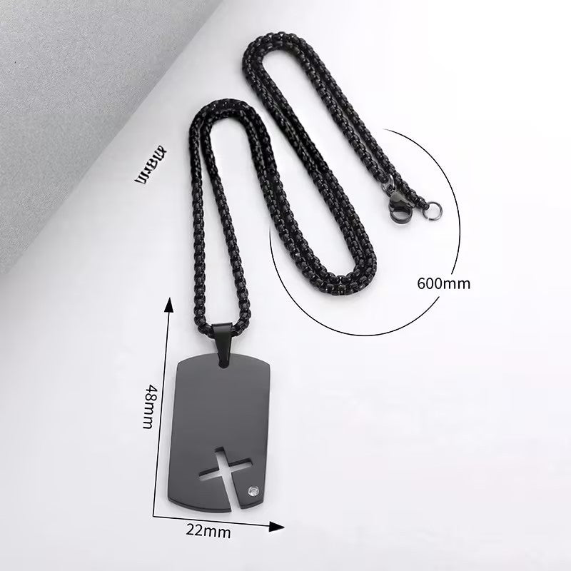 Collana con pendente a croce geometrico minimalista in acciaio inossidabile con finitura lucida e intarsio di strass per uso quotidiano unisex