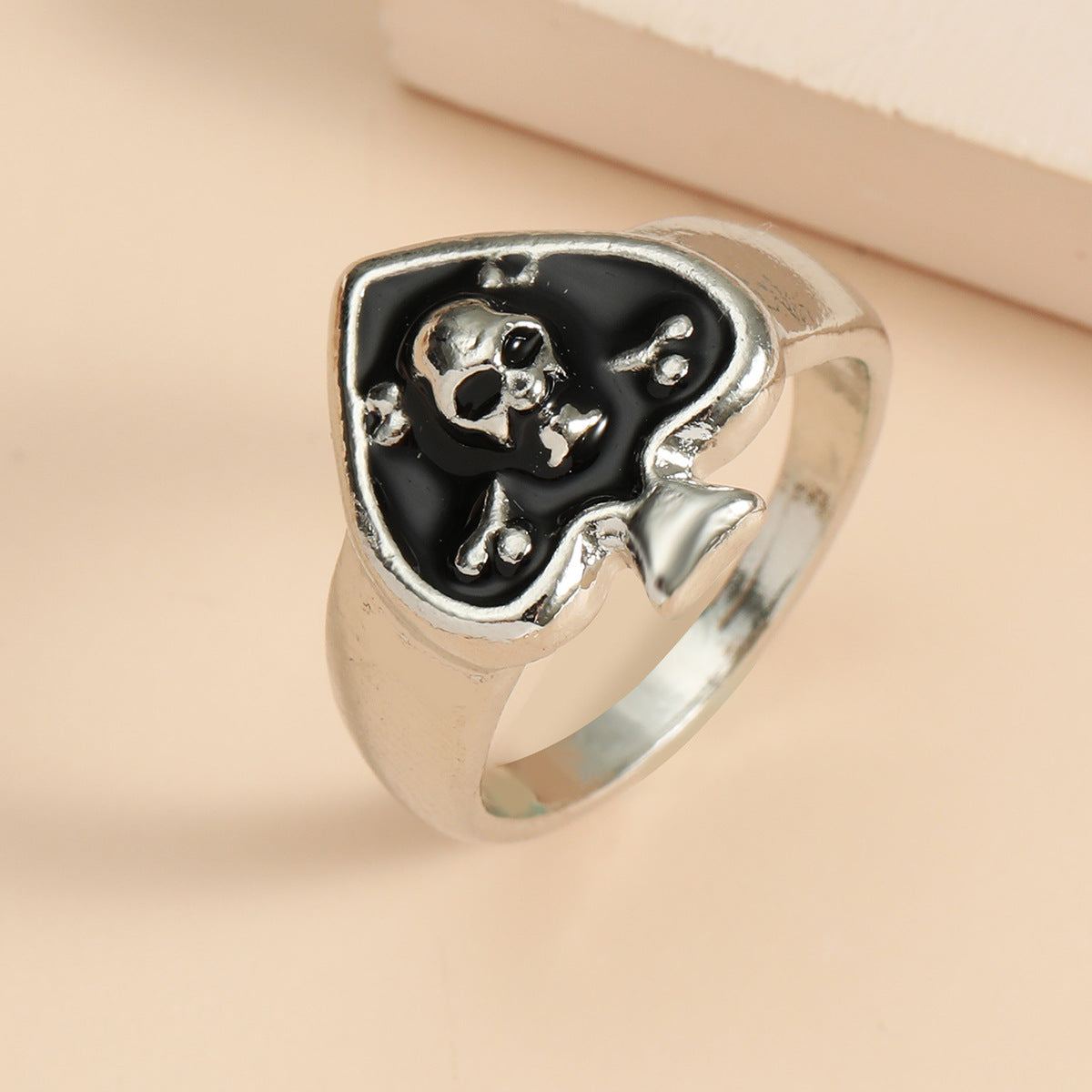 Gothic Punk Skull-Shaped Alloy Ring with Electroplated Finish for Unisex Streetwear Fashion