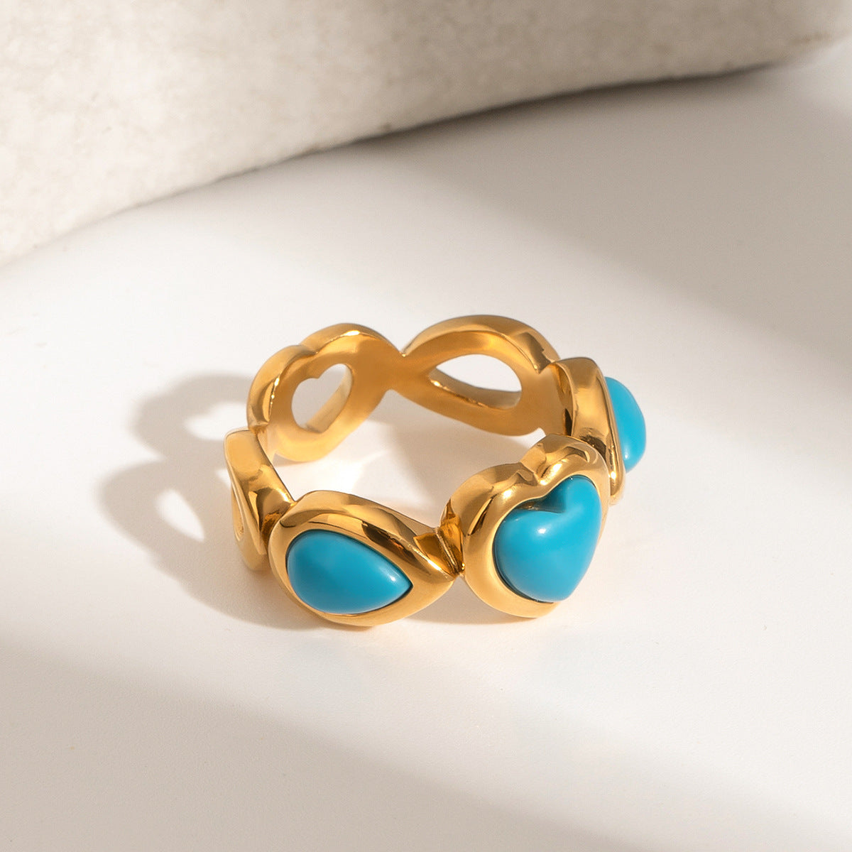 Anello minimalista a forma di cuore da donna in acciaio inossidabile con finitura placcata