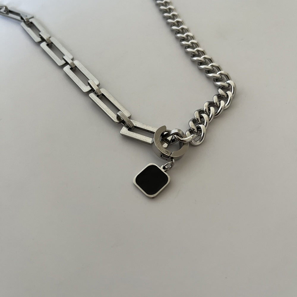 Collar Minimalista de Acero de Titanio en Forma de U con Acabado Pulido para Hombres y Mujeres, con Tachuela Desmontable Versátil y Cadena Cubana para Clavícula