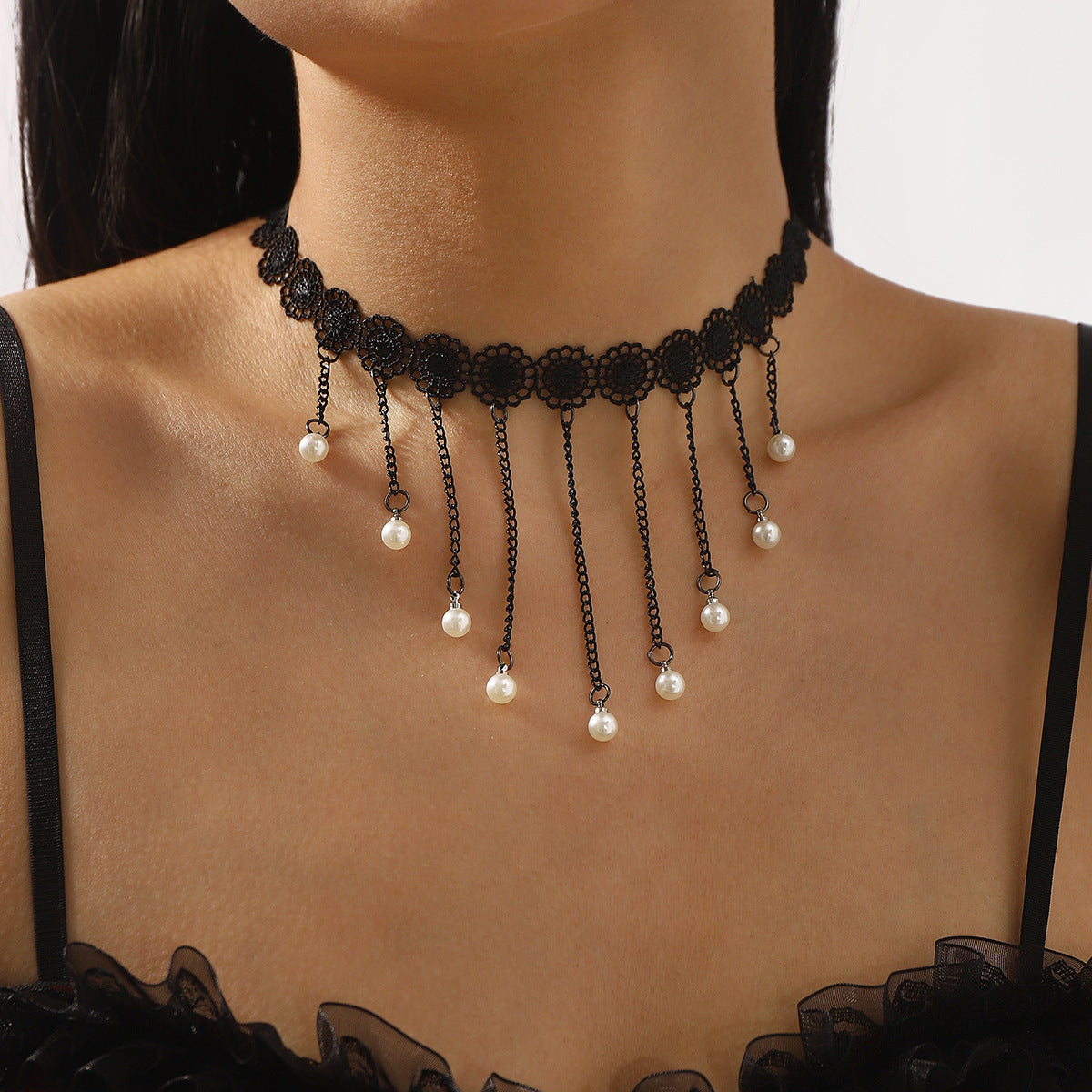Gargantilla de encaje vintage oscuro con colgante de perla de imitación y detalles de flecos para mujer