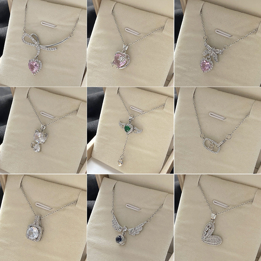 Elegante Collana con Ciondolo a Farfalla Floreale in Acciaio al Titanio, Rame Placcato e Zirconia Micro-Incastonata su Catena ad O per Uomo e Donna
