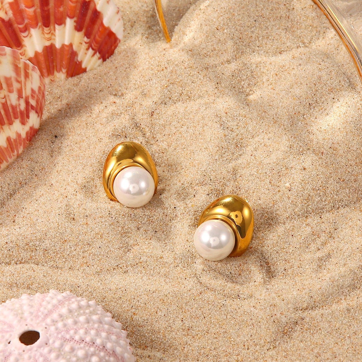 Elegant French Palace Style Water-Drop Shaped Earrings for Women Made of Stainless Steel with 18K Gold Plating and High-Gloss Pearl Accents