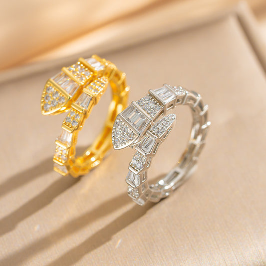 Anillo Ajustable Minimalista de Lujo con Forma de Serpiente para Mujer en Cobre Bañado en Oro con Diseño Elegante y Contemporáneo