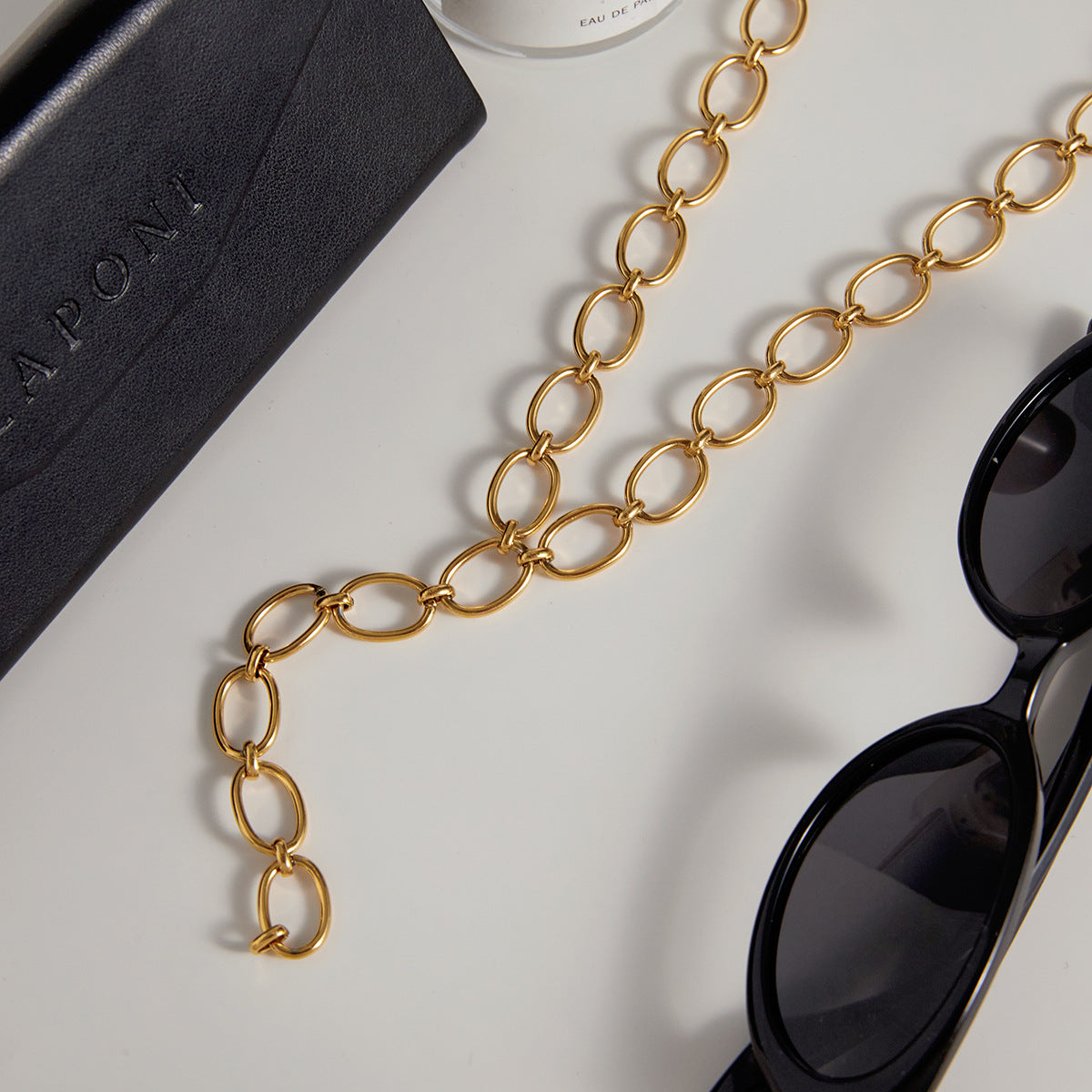 Collana con Pendente Geometrico Minimalista in Acciaio al Titanio con Placcatura PVD in Oro 18K da Donna