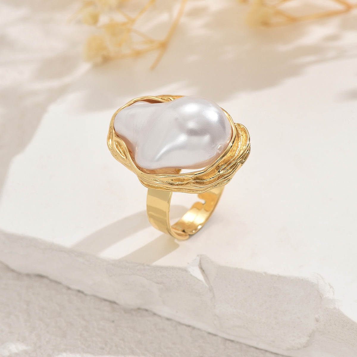 Anello in lega a forma geometrica con perla irregolare intarsiata da donna, fascia aperta regolabile, stile ufficio alla moda
