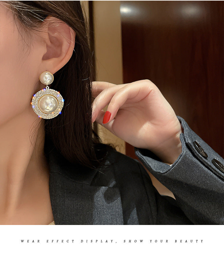 Orecchini a Cerchio Geometrici Artistici Vintage Stile Metà Secolo con Accenti di Perle, Base in Rame e Perni in Acciaio Elettroplaccato