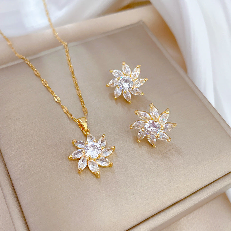 Parure di Orecchini e Collana in Rame Placcato con Zirconi Geometrici di Lusso