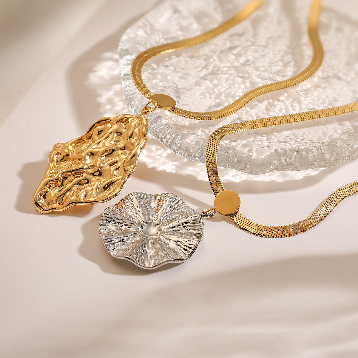 Fashionable Geometric Pendant Necklace for Women in Titanium Steel with Irregular Shape and Vintage-Inspired Design