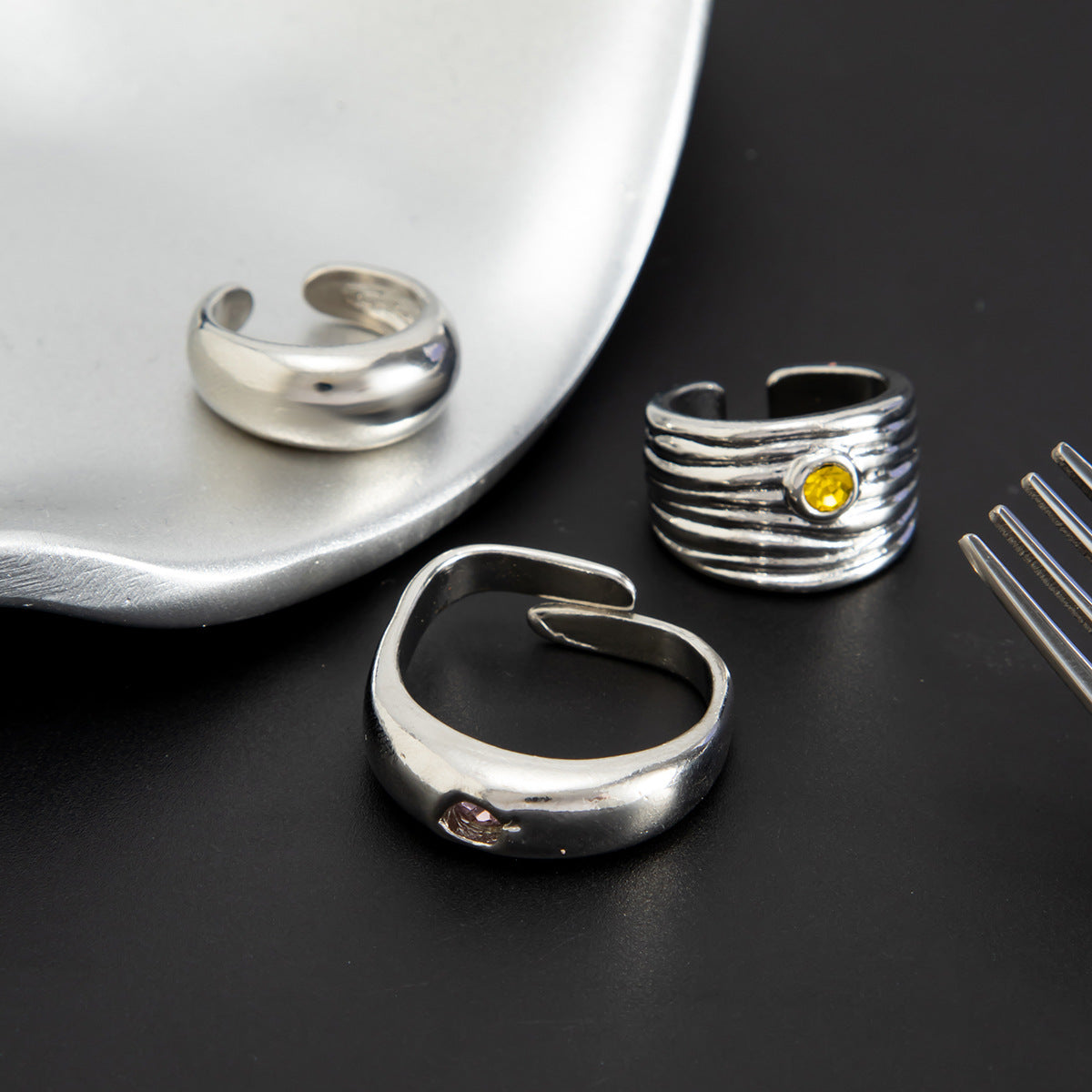 Minimalist Round Geometric Alloy Toe Ring with Rhinestone Inlay for Women
