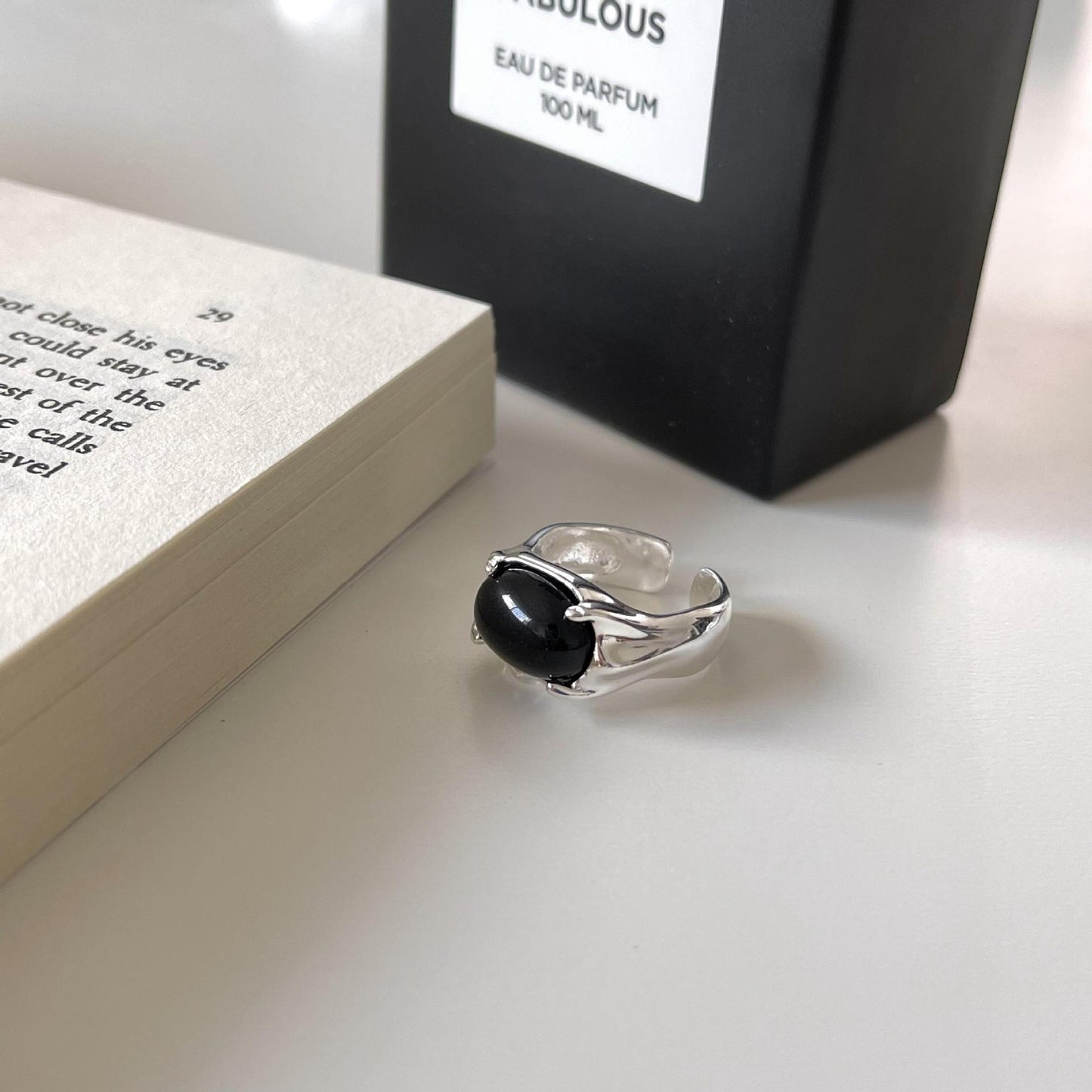 Anello regolabile in argento sterling 925 a forma di fiore minimalista con intarsio in onice nero da donna