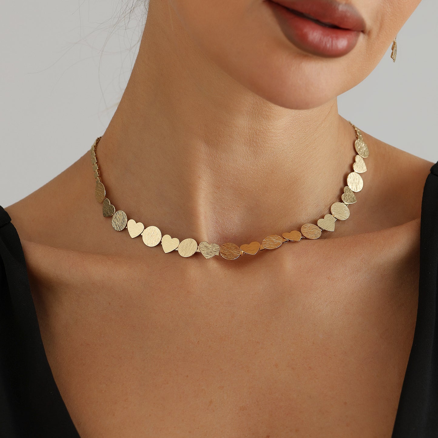 Vintage Geometric Heart Round Brushed Alloy Necklace Casual Daily Wear