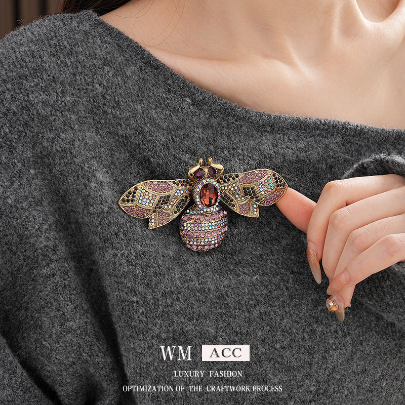 Vintage Bee Brooch in Alloy with Rhinestone Inlay for Women Elegant Fashion Commuter Accessory