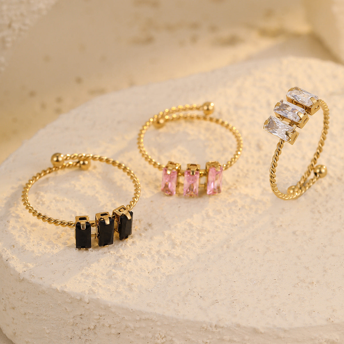 Anillo ajustable cuadrado minimalista de lujo de acero inoxidable con circonita para mujer con acabado chapado