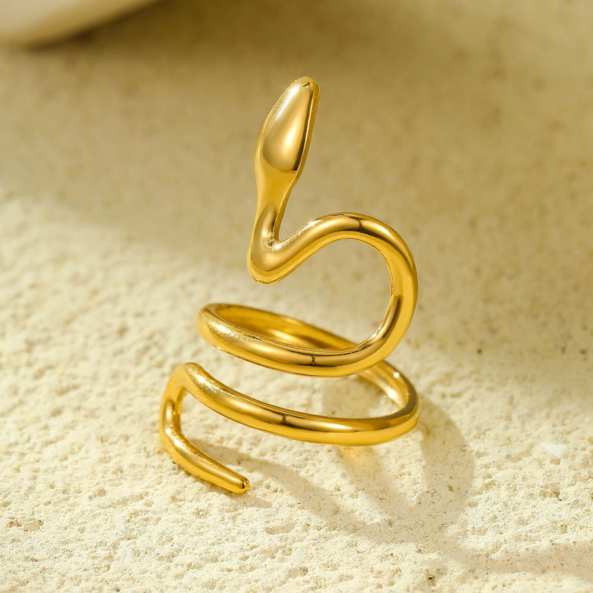Anillo de acero inoxidable con forma de serpiente geométrica a la moda y acabado chapado para mujer