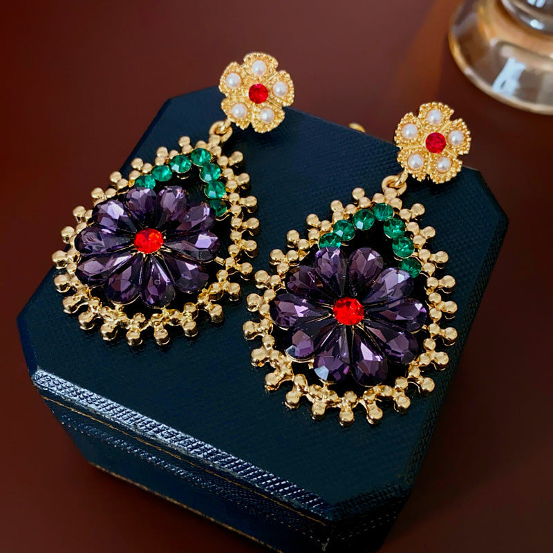 Vintage Heart-Shaped Floral Teardrop Hollow-Out Alloy Stud Earrings with Rhinestone Inlay for Women