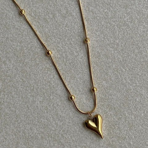 Collana con ciondolo a cuore in acciaio al titanio stile principessa con finitura placcata per donna, catena a serpente minimalista girocollo