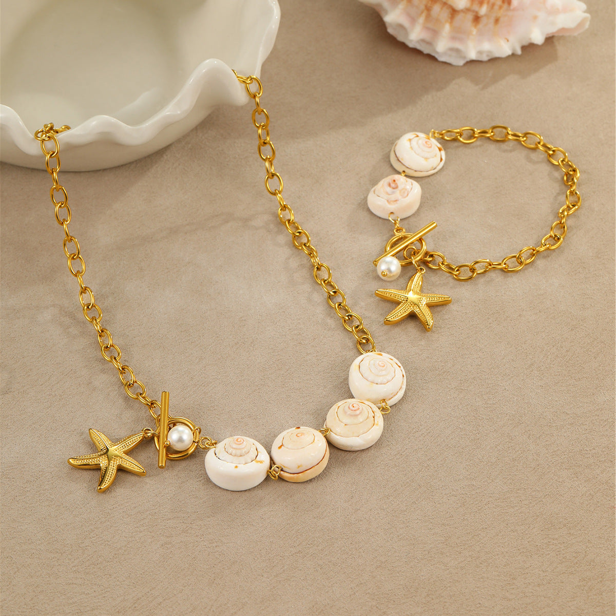Fashionable Star-Shaped Stainless Steel Gold-Plated Ocean-Inspired Necklace for Women with Seashell and Star Pendant