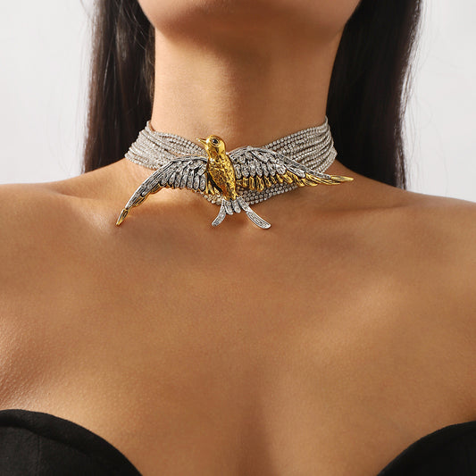 Sweet and Edgy Vintage-Inspired Bird Pendant Necklace for Women, Zinc Alloy with Electroplated Finish, Multi-Layer Collar Chain with Swallow Design