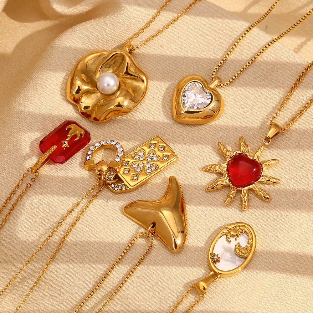 Collana con Pendente a Cuore Floreale Vintage in Agata Rossa da Donna con Catena in Acciaio Inox e Placcatura in Oro 18K