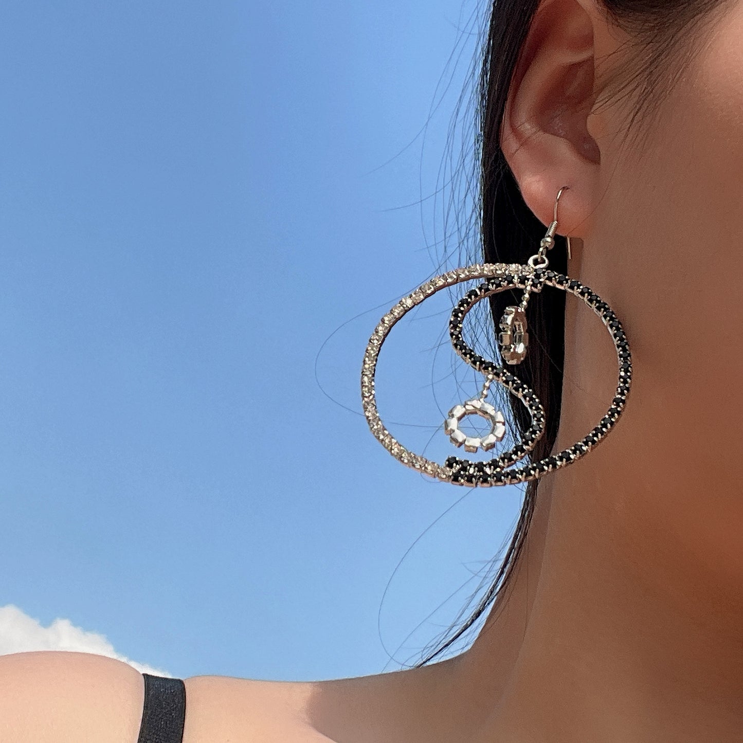 Pendientes de botón geométricos Yin Yang vintage para mujer con metal galvanizado y detalles de diamantes de imitación