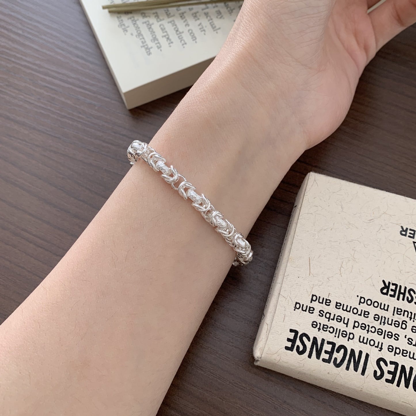 Bracciale in Argento Sterling 925 Intrecciato a Mano Geometrico Minimalista con Perline Quadrate Smussate