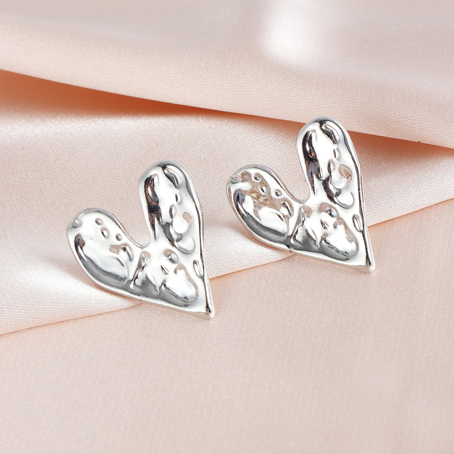 Vintage Geometric Irregular Heart-Shaped Zinc Alloy Stud Earrings with Plated Finish