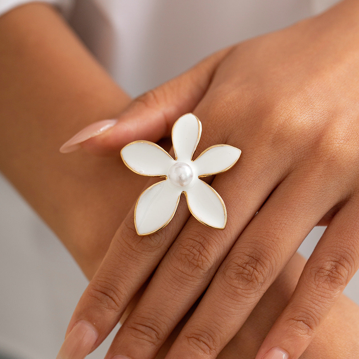 Anillo abierto con forma de flor de cinco pétalos, diseño minimalista, de estrella de mar en 3D, de hierro con acabado esmaltado