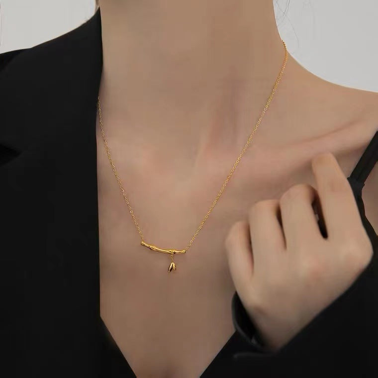 Collana pendente con quadrifoglio in acciaio al titanio placcato oro rosa 18 carati minimalista di lusso da donna