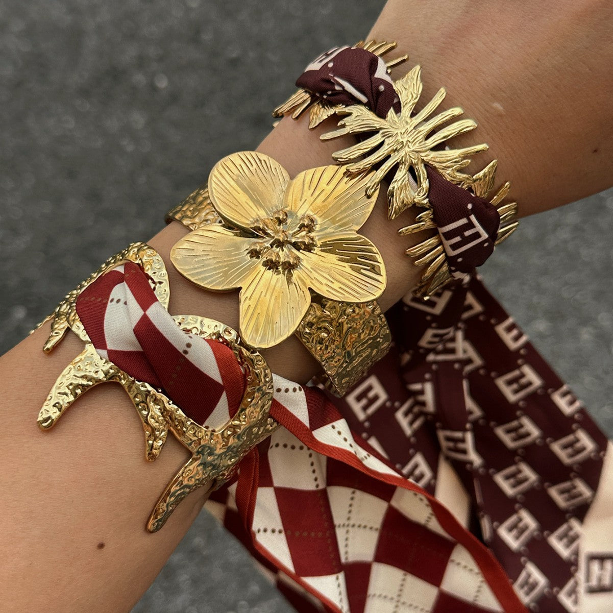 Elegant Floral Textured Plated Stainless Steel Bracelet Set for Women