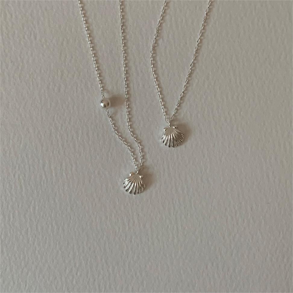Minimalist Seashell and Pearl Necklace in 925 Sterling Silver with Gold Plating on Snake Chain for Women