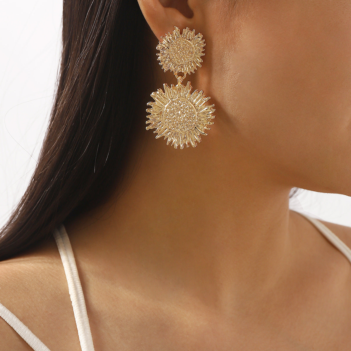 Pendientes colgantes minimalistas florales de girasol para mujer en aleación de zinc con acabado chapado