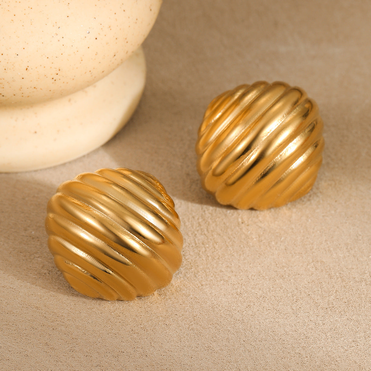 Orecchini geometrici minimalisti in acciaio inossidabile con placcatura in oro 18 carati per le donne, orecchini a perno alla moda per tutti i giorni
