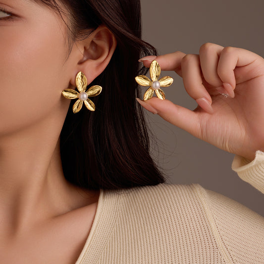 Fashionable Stainless Steel Pearl-Inlaid Petal-Shaped Stud Earrings for Women with Plated Finish