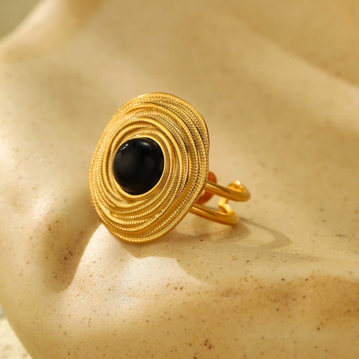 Anillo de lujo Ojo de Horus retro en acero inoxidable con acabado chapado para mujer, diseño de banda abierta geométrica