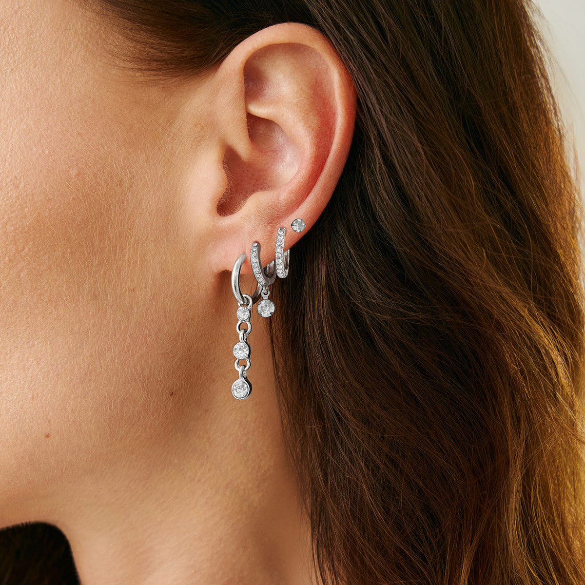 Pendientes de aleación geométrica minimalistas con microdiamantes de imitación pavé y parte trasera con borlas de cadena para mujer