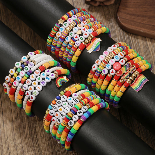 Set di bracciali elasticizzati in perline di vetro acrilico in resina geometrica a cuore con sfumatura arcobaleno Streetwear