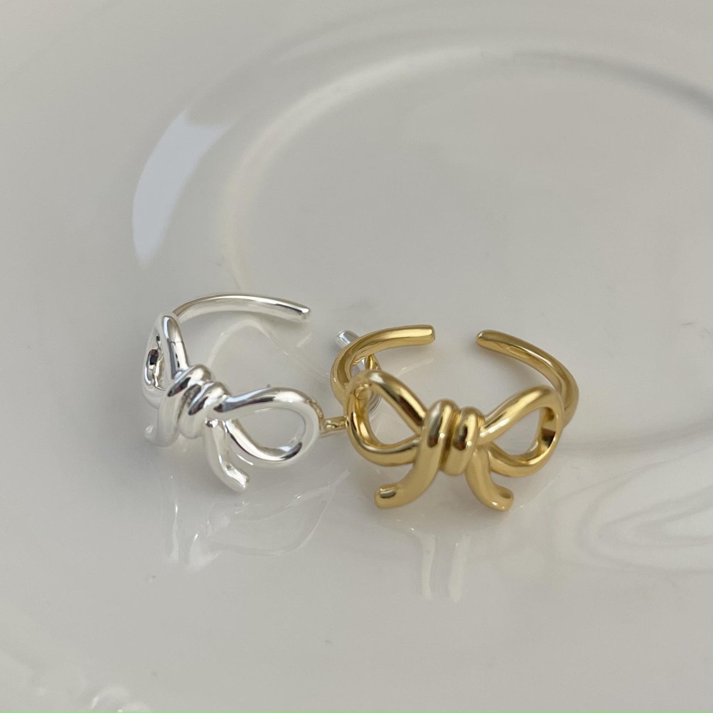 Sweet Minimalist 925 Sterling Silver Heart Plated Ring with Geometric Details for Women