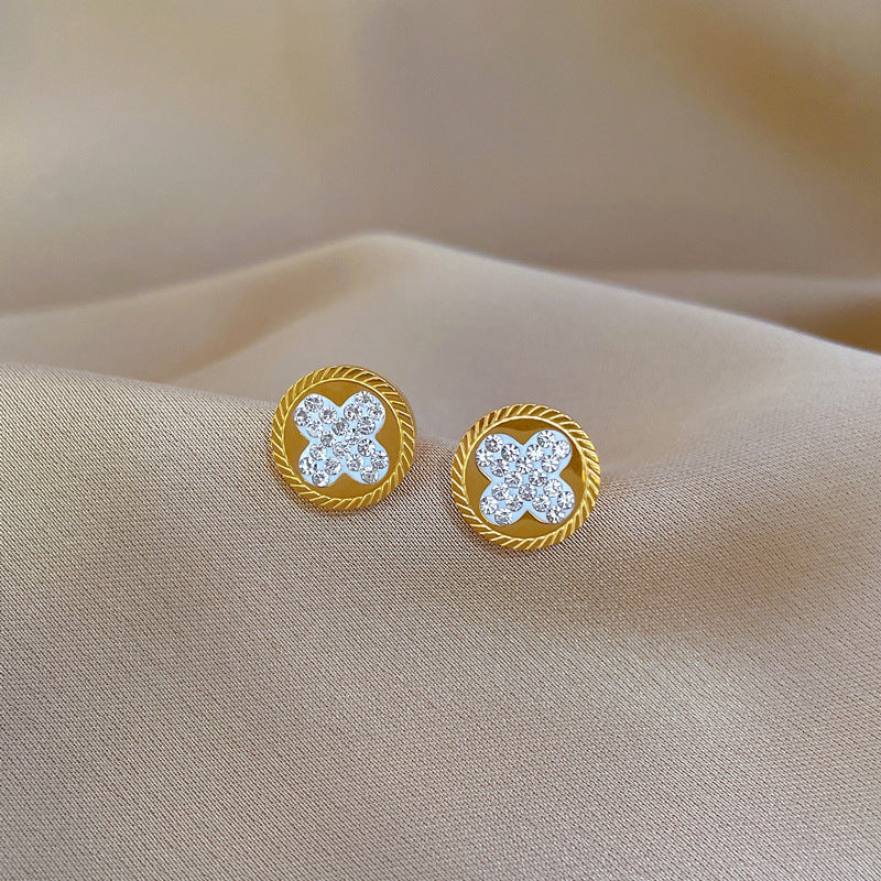 Orecchini a perno da donna in acciaio al titanio a forma di trifoglio geometrico minimalista con finitura placcata