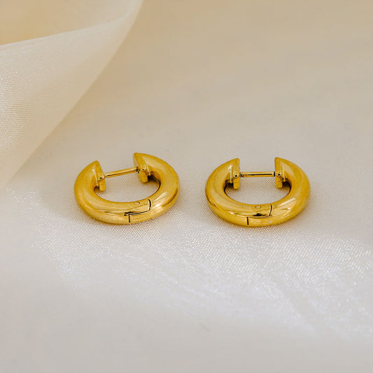 Pendientes de aro minimalistas geométricos de acero inoxidable con chapado de oro de 18 quilates para mujer