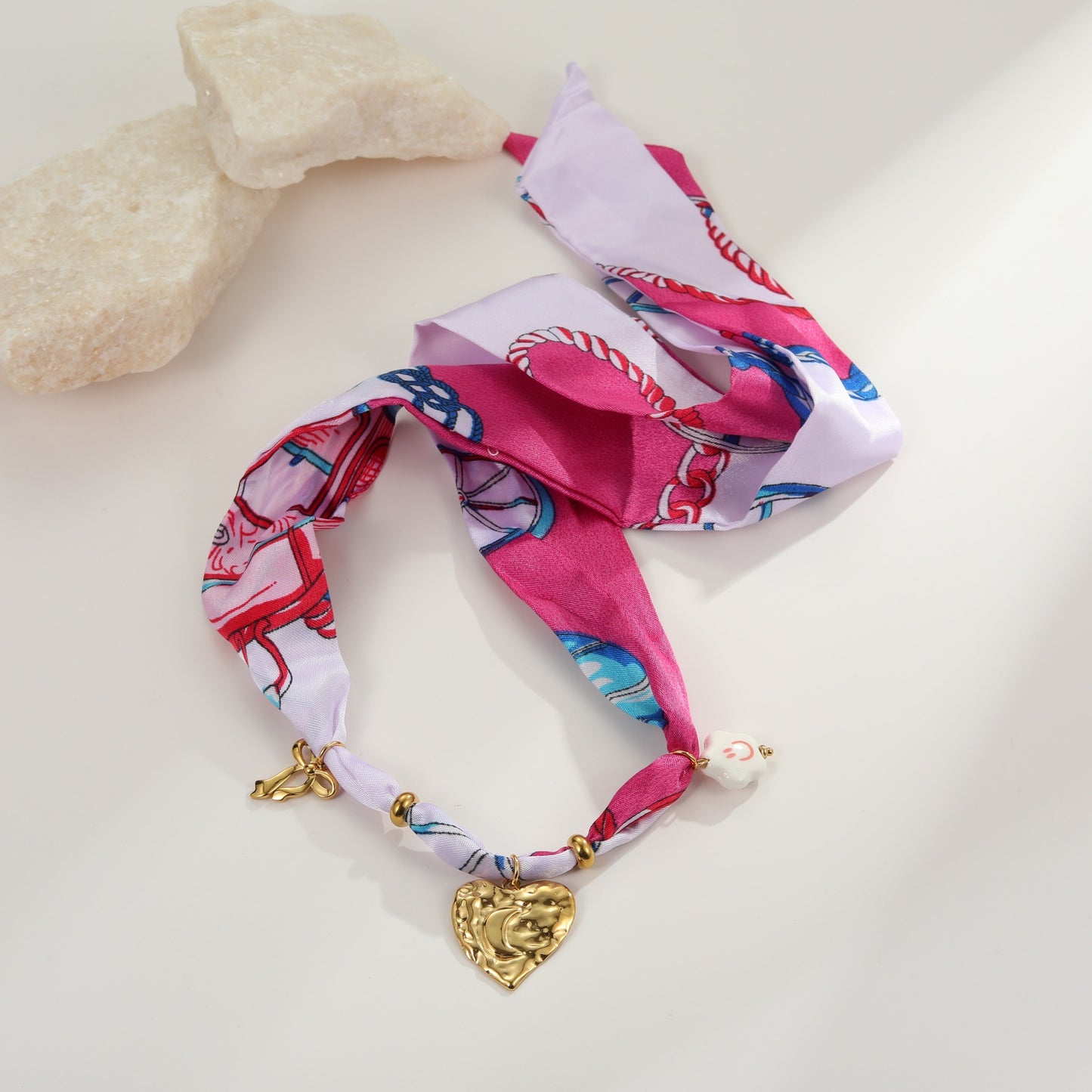Elegante collar con colgante de corazón de acero inoxidable con acabado chapado para mujer, accesorio de moda para la oficina