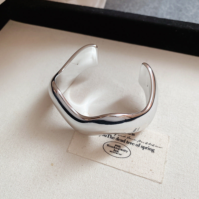Bracciale da donna in acrilico a forma di onda, minimalista, con design a polsino aperto, gioiello da mano di lusso leggero