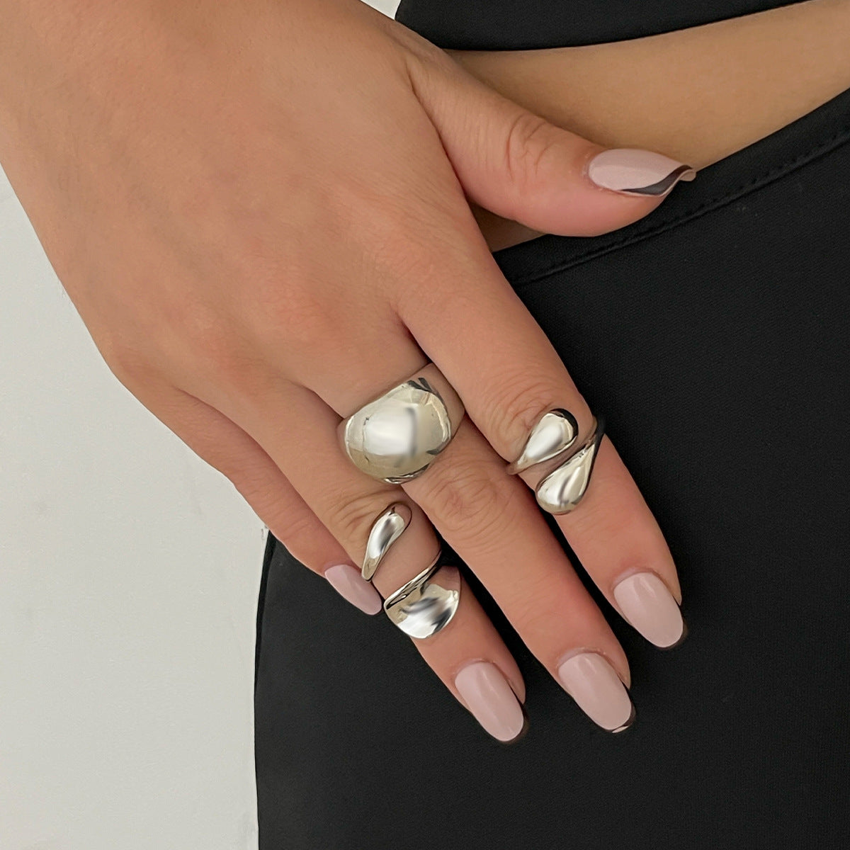 Anello da donna minimalista geometrico in lega a specchio con superficie placcata e design a fascia circolare