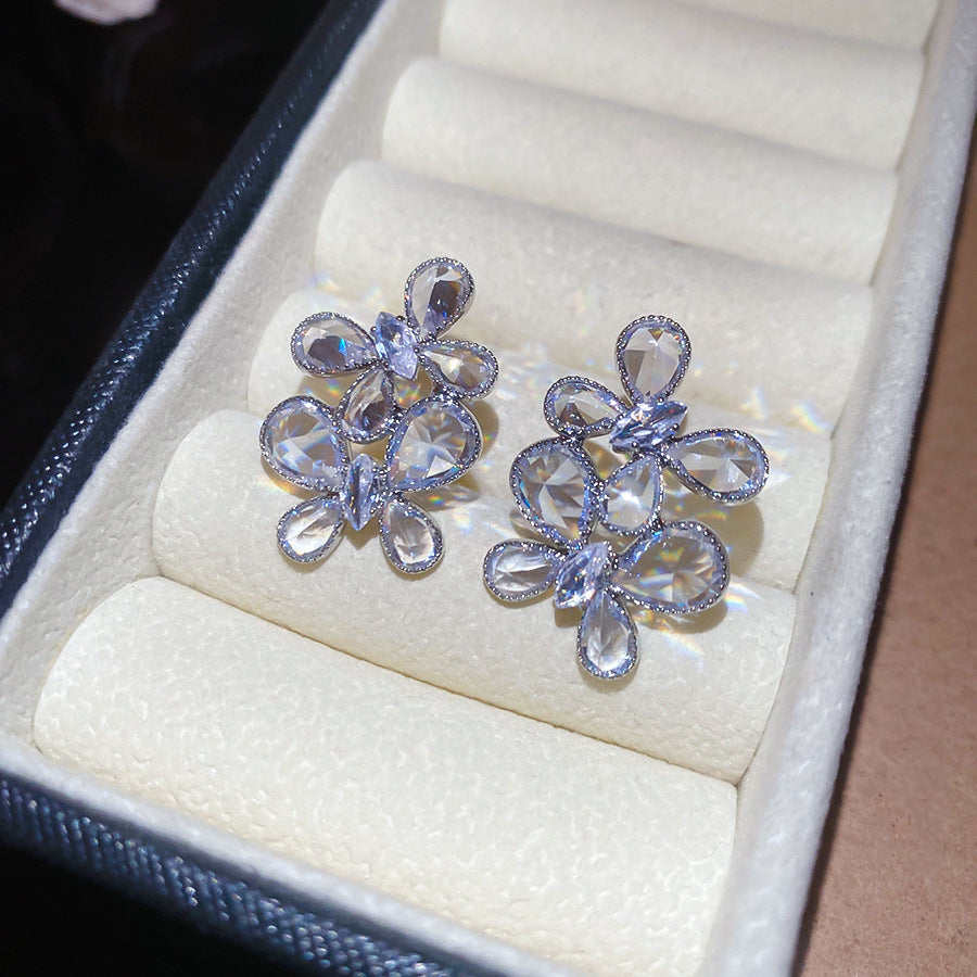 Orecchini floreali minimalisti con perle, perno in argento sterling 925 e strass, da donna