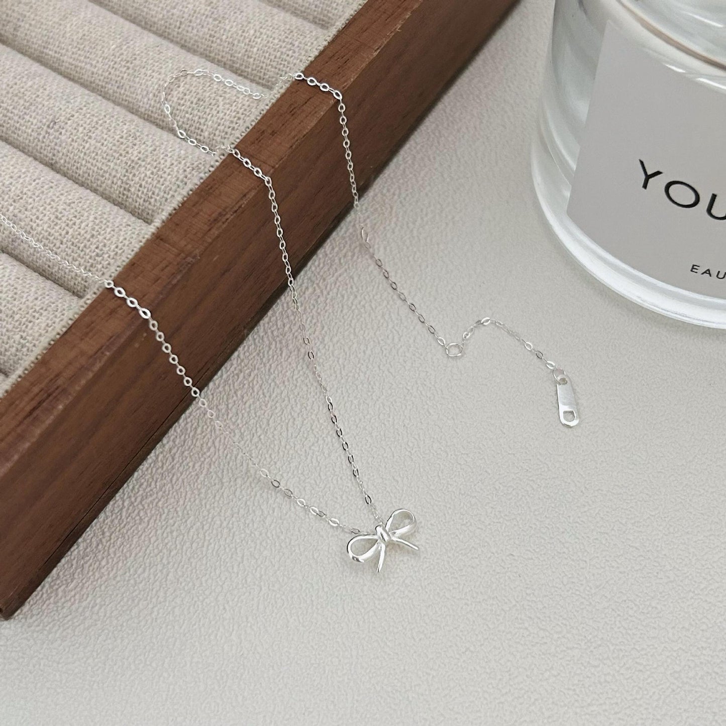 Collana minimalistica in argento sterling 925 a forma di fiocco con finitura placcata su catena snake da donna