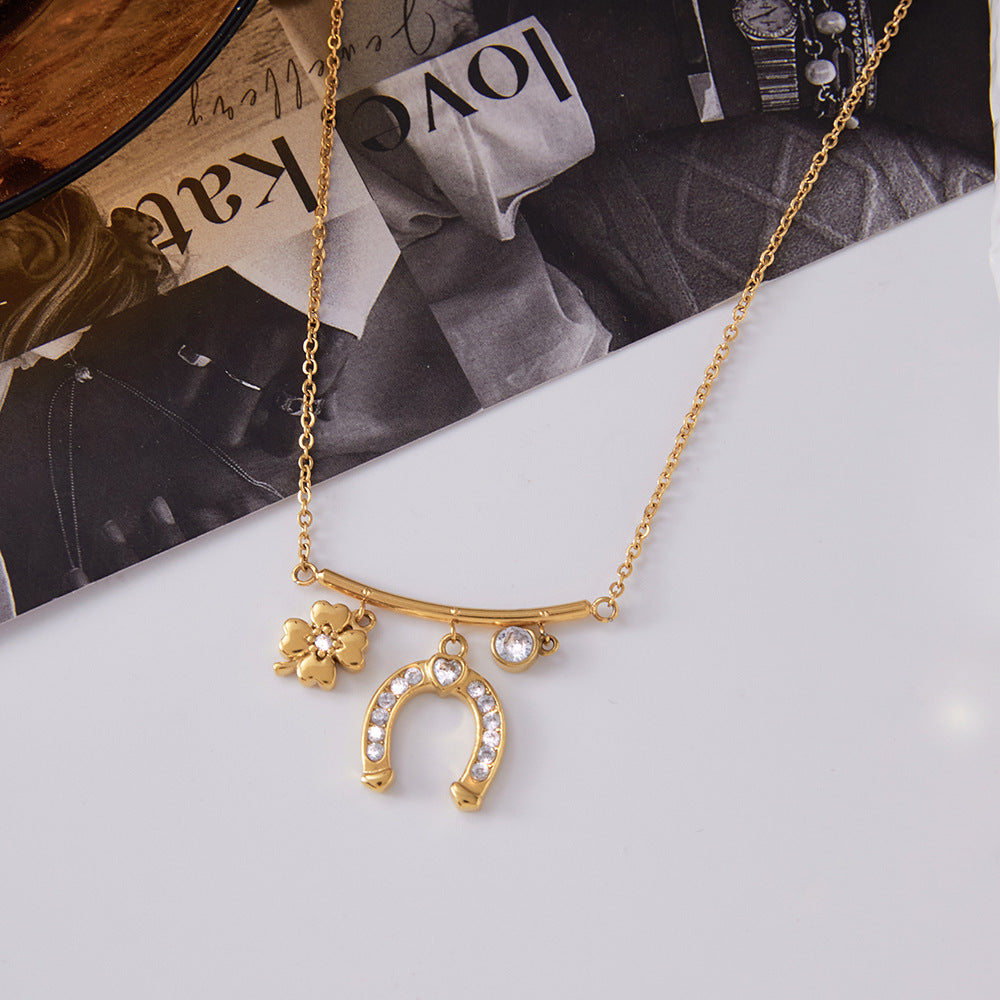 Elegante set de collar con colgante de herradura de acero titanio y detalles de diamantes de imitación, pendientes y pulsera de acero inoxidable galvanizado para mujer