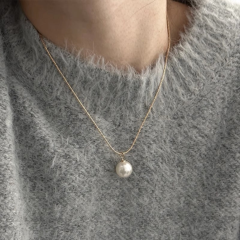 Collana girocollo minimalista con pendente di perla per donna, catena a serpente in acciaio al titanio con forma animale irregolare e finitura galvanizzata