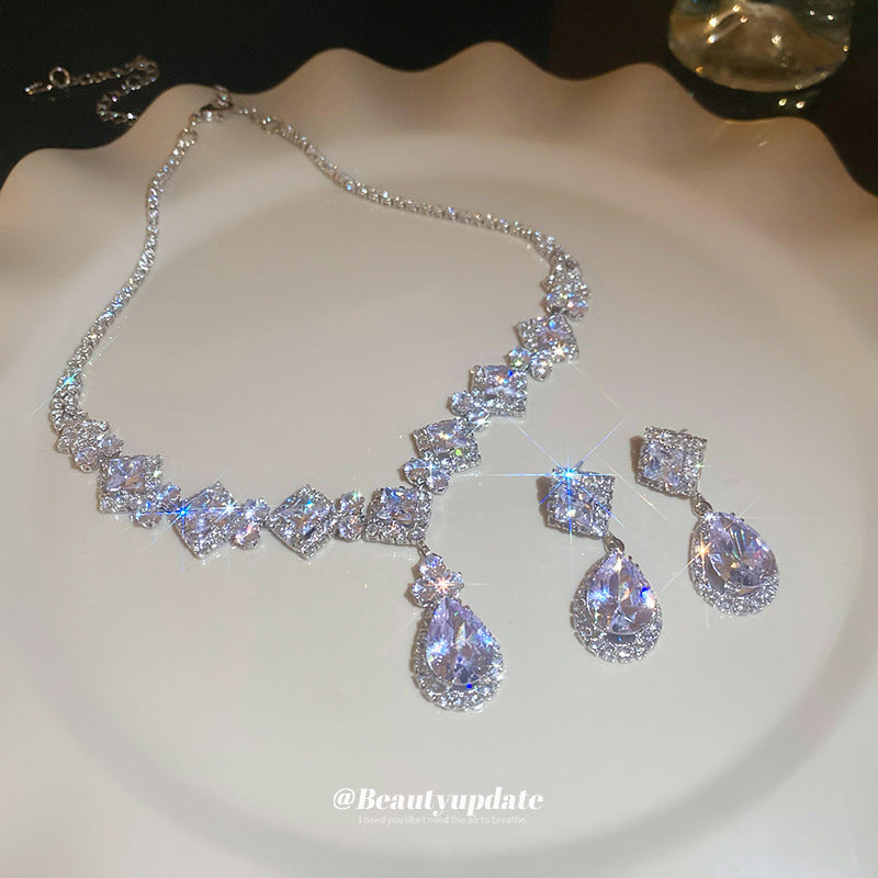 Elegante Collar y Pendientes de Cobre con Circonitas en Forma de Gota de Agua para Mujer, Conjunto de Lujo Minimalista con Cadena a la Clavícula
